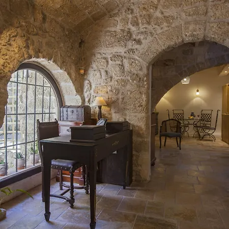 Porolithos Boutique *