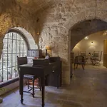 Porolithos Boutique *