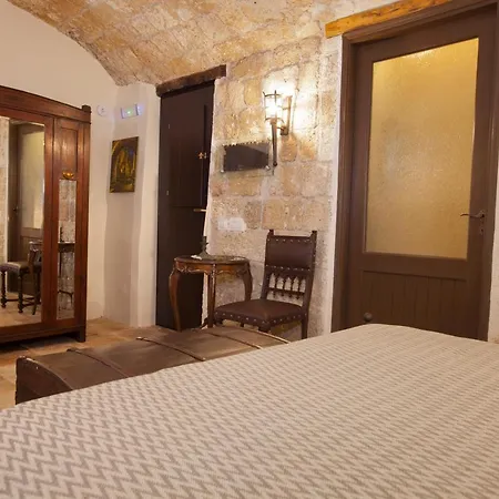 Hotelli Porolithos Boutique