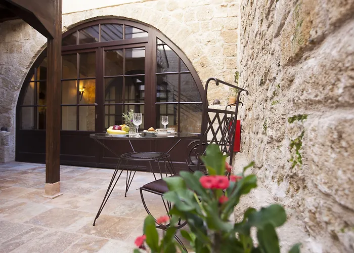 Porolithos Boutique *