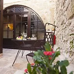 Porolithos Boutique *
