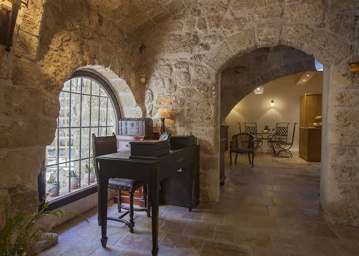 Porolithos Boutique *